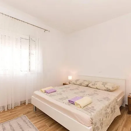 Zdenka Zatoglav Apartman Rogoznica