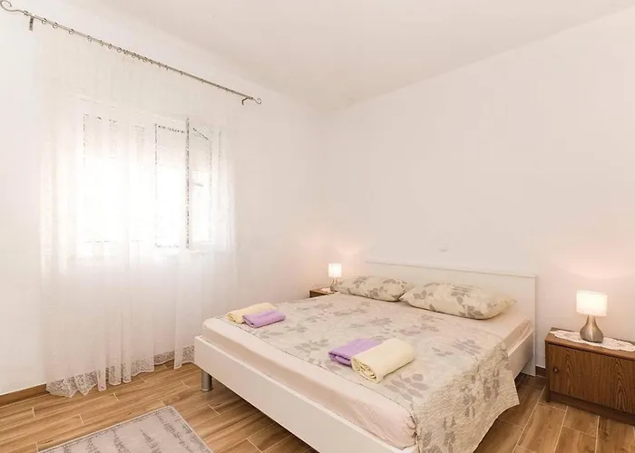 Zdenka Zatoglav Daire Rogoznica (Sibenik-Knin)