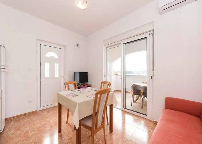 Zdenka Zatoglav * Rogoznica (Sibenik-Knin)